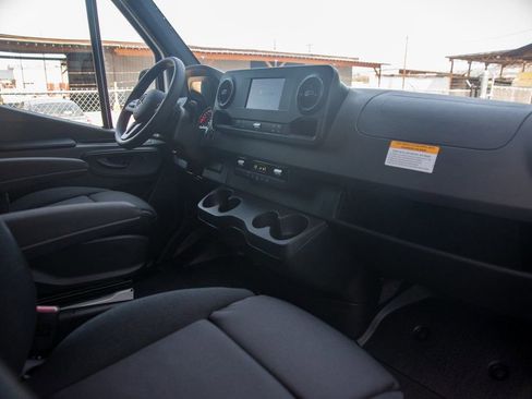 Used 2024 Mercedes-Benz Sprinter 2500 image 29