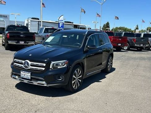 Used 2022 Mercedes-Benz GLB 250 w/ Premium Package Lite image 8