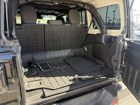 Used 2025 Jeep Wrangler Unlimited Sahara AWD/4WD image 12
