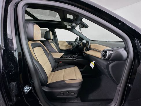 New 2026 Chevrolet Equinox ACTIV w/ Convenience Package III image 29
