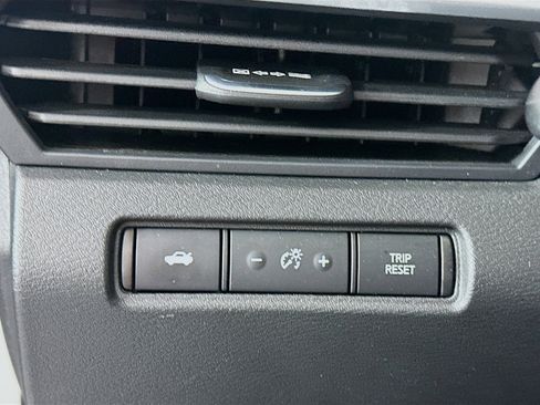 Used 2025 Nissan Altima 2.5 SV image 17