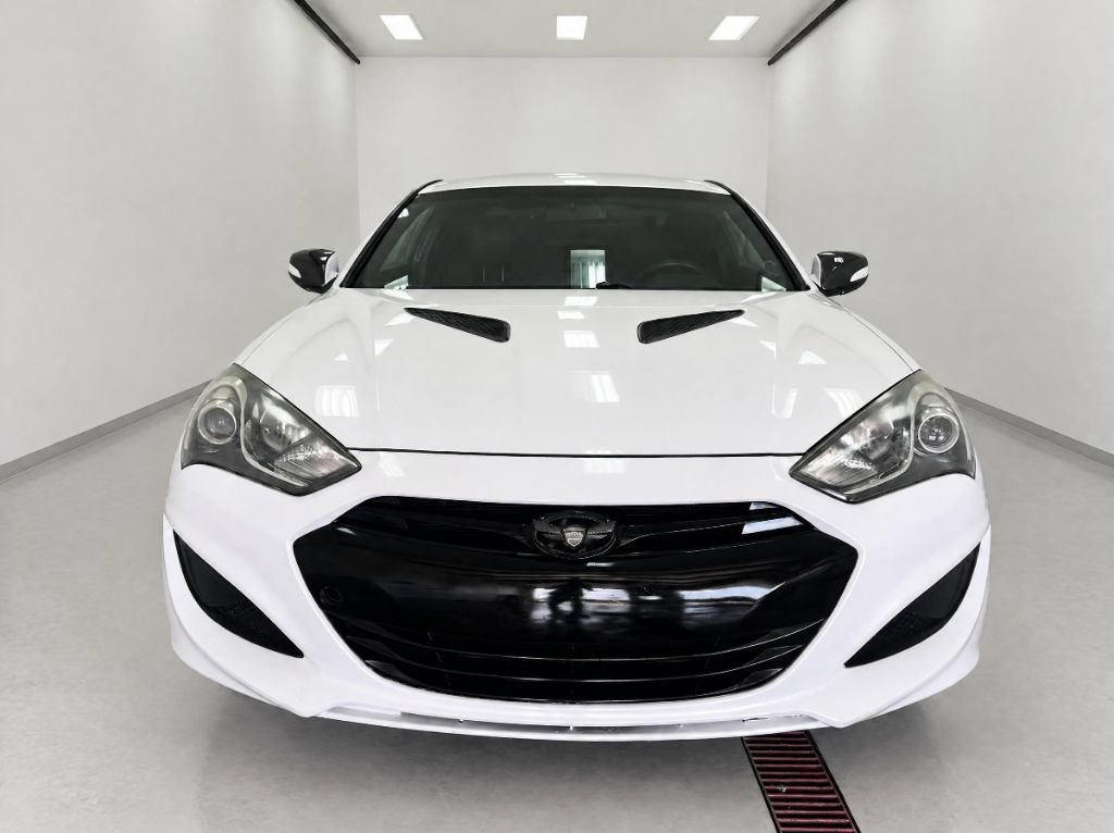 Used 2013 Hyundai Genesis 2.0T RWD image 3