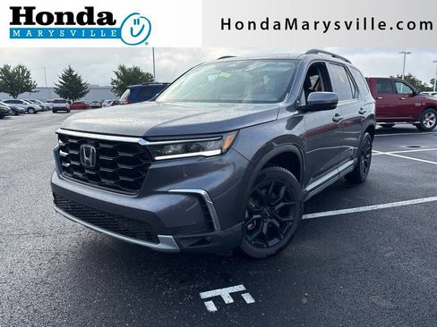 Used 2025 Honda Pilot Touring image 1