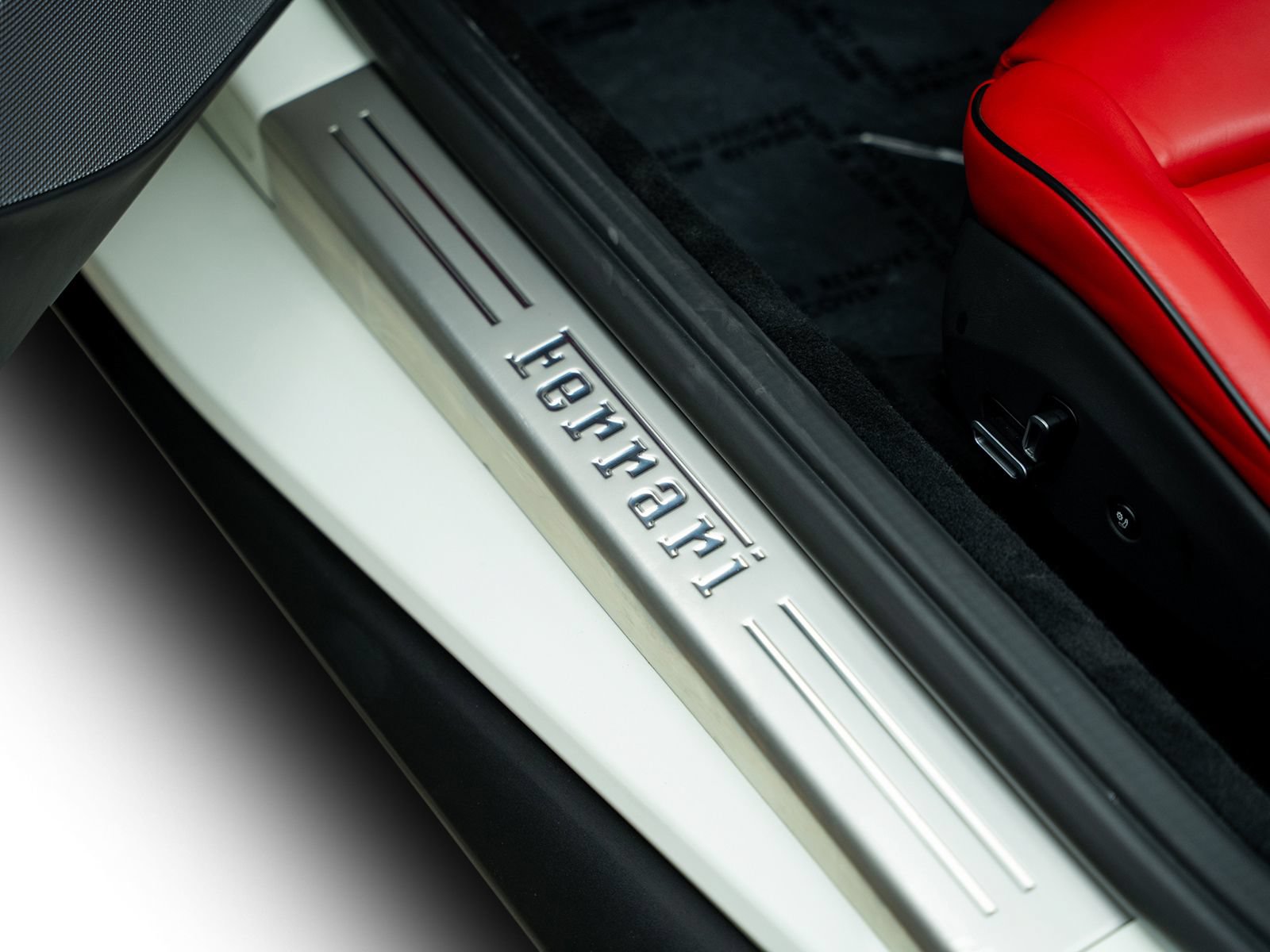 Used 2019 Ferrari Portofino RWD image 69