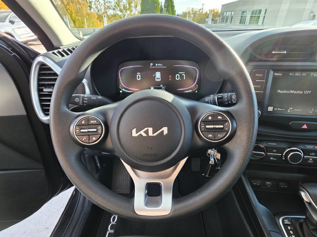 Certified 2023 Kia Soul LX w/ LX Technology Package FWD image 24