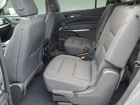 Used 2024 Chevrolet Traverse LT w/ Midnight/Sport Edition FWD image 11
