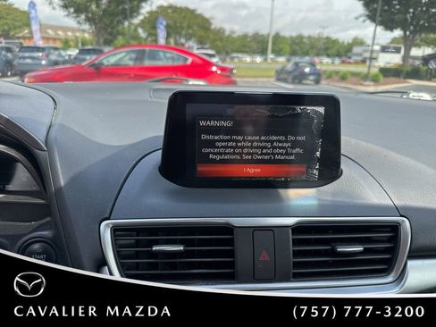 Used 2018 MAZDA MAZDA3 Sport w/ Preferred Equipment Package FWD image 17