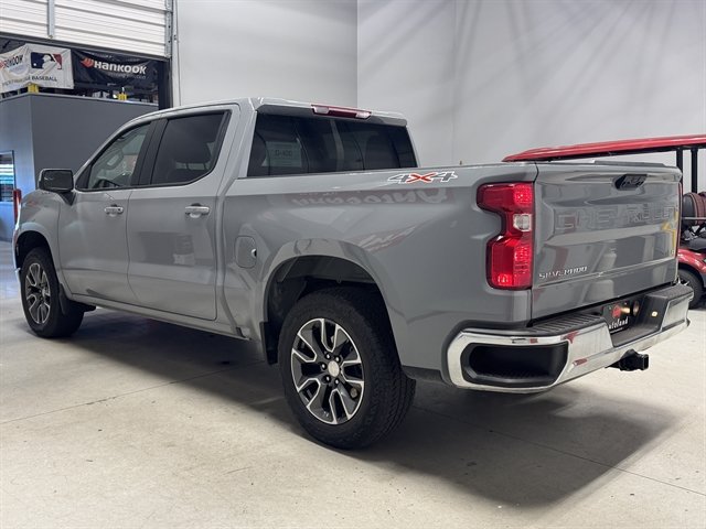 Used 2024 Chevrolet Silverado 1500 LT AWD/4WD image 6