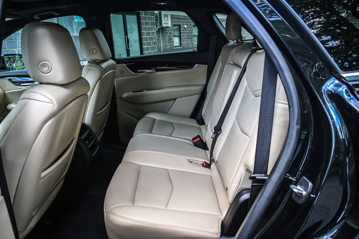 Used 2018 Cadillac XT5 Luxury w/ Driver Awareness Package FWD image 13