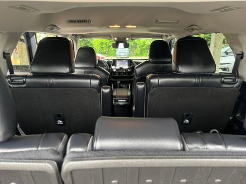 Used 2022 Toyota Highlander XLE AWD/4WD image 13