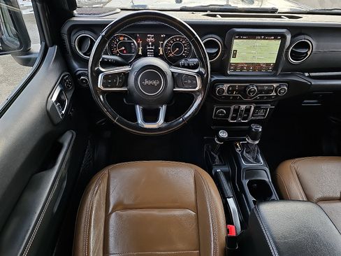 Used 2020 Jeep Wrangler Unlimited Sahara image 12