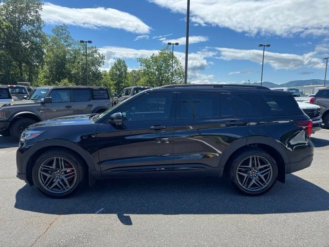 Used 2025 Ford Explorer ST AWD/4WD image 4
