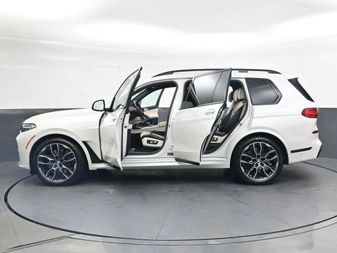 Used 2021 BMW X7 M50i w/ Dynamic Handling Package AWD/4WD image 37