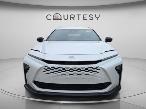 Certified 2025 Toyota Crown Signia image 4