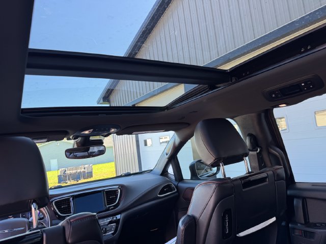 Used 2020 Chrysler Pacifica Limited FWD image 25