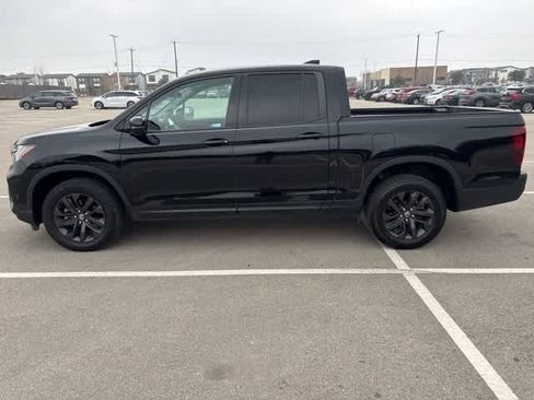 Used 2023 Honda Ridgeline Sport image 2