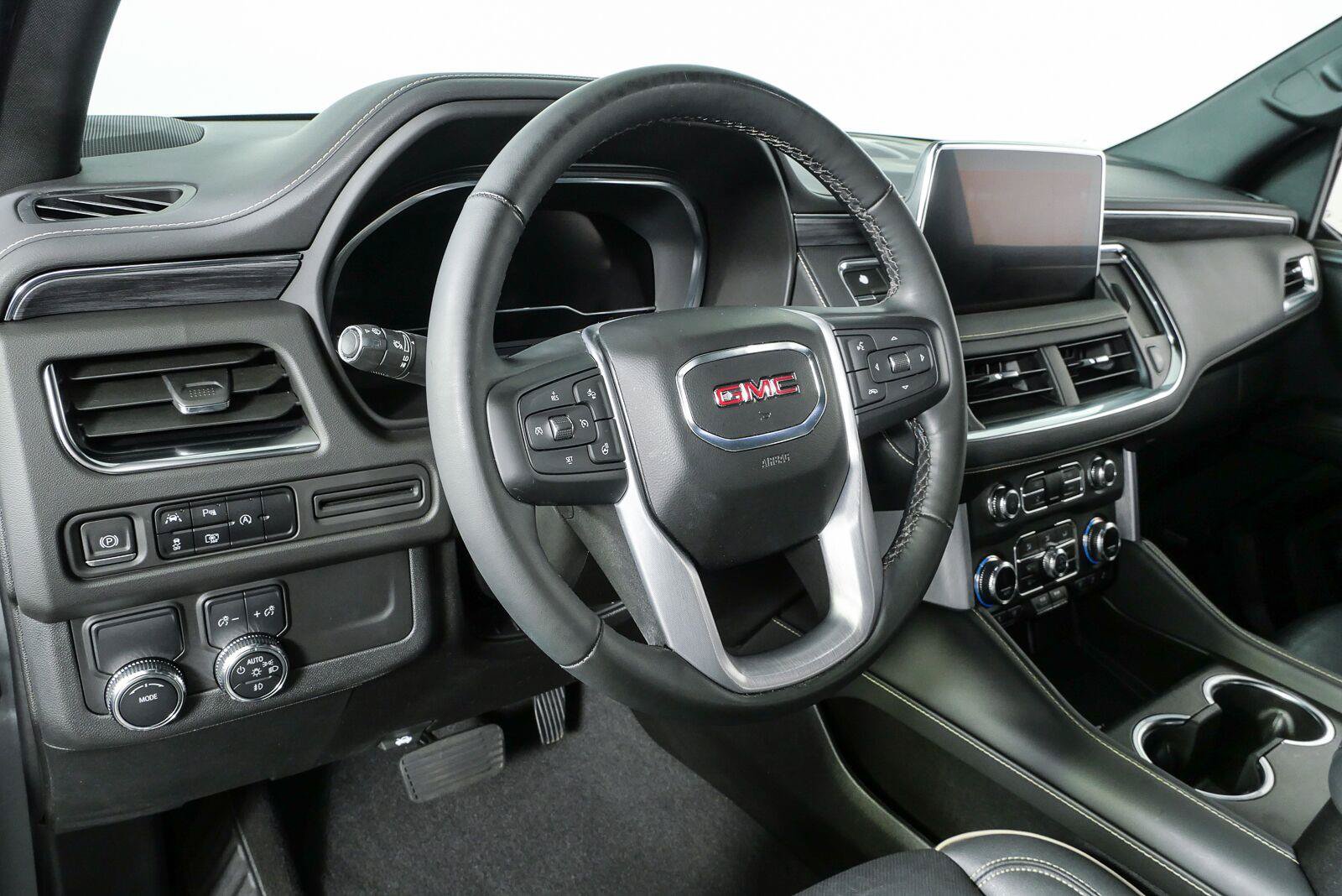 Used 2023 GMC Yukon XL SLT w/ SLT Luxury Package RWD image 25