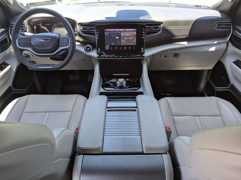 Used 2025 Jeep Wagoneer L 4WD image 14