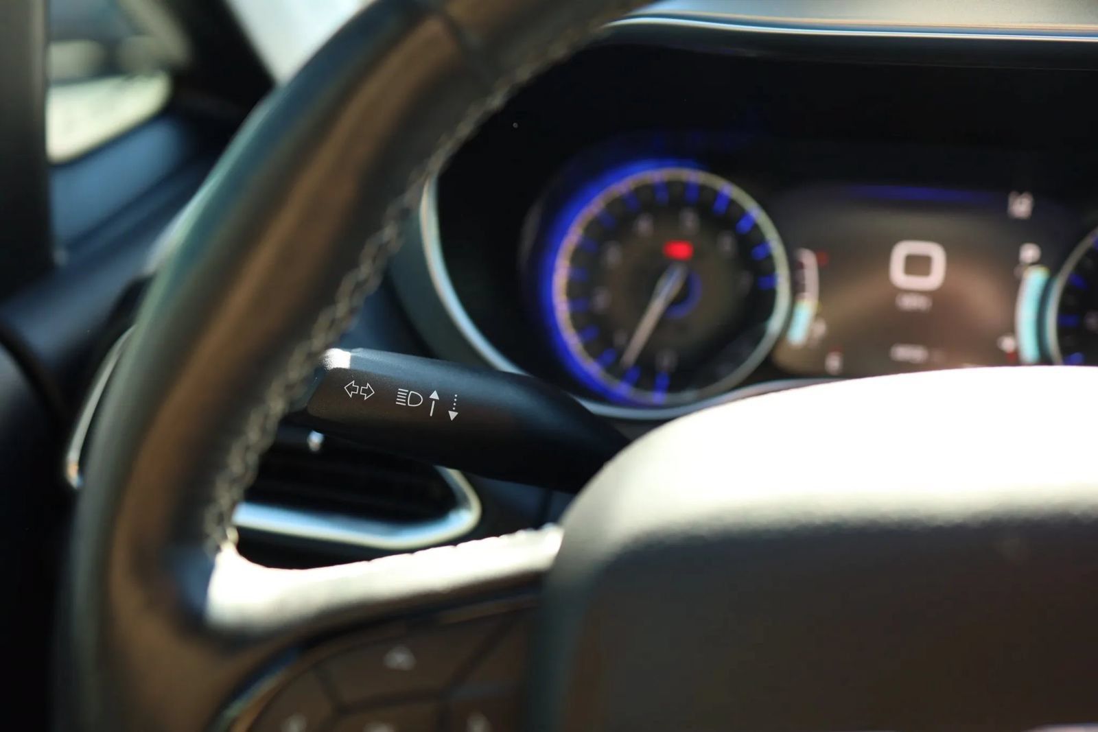 Used 2019 Chrysler Pacifica Touring-L w/ Advanced Safetytec Group FWD image 21