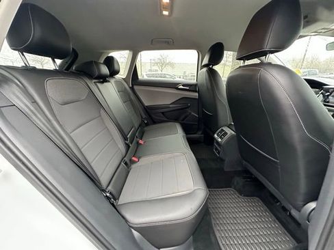 Used 2023 Volkswagen Taos SE w/ Black Wheel Package image 30