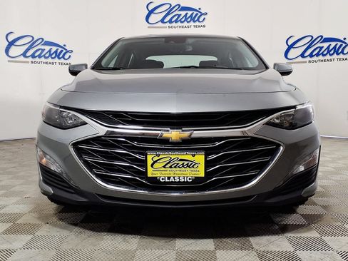 Used 2025 Chevrolet Malibu LT FWD image 3