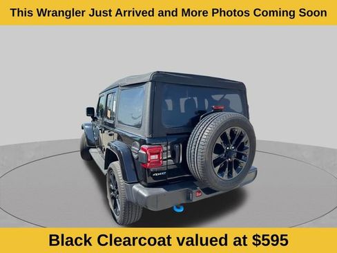 Used 2023 Jeep Wrangler Unlimited Sahara w/ Cold Weather Group AWD/4WD image 4