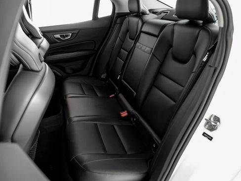 Used 2020 Volvo S60 T5 Momentum image 34