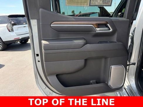 Certified 2025 Chevrolet Silverado 1500 High Country w/ Z71 Off-Road Package AWD/4WD image 13