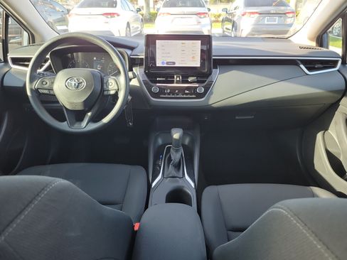 Used 2025 Toyota Corolla LE FWD image 16