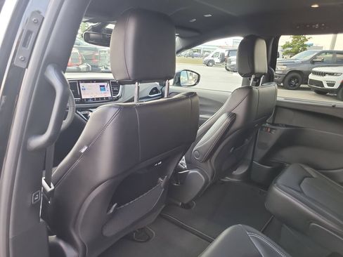 New 2026 Chrysler Pacifica Select w/ S Appearance Package FWD image 12