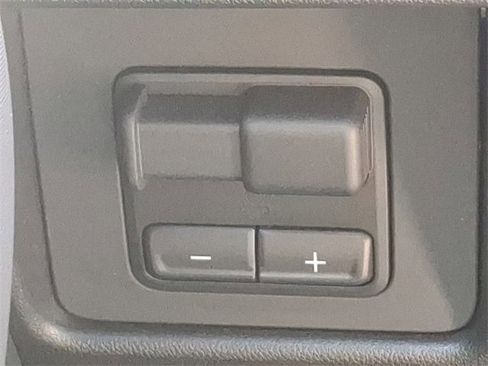 Used 2025 Chevrolet Colorado Z71 w/ Technology Package image 30