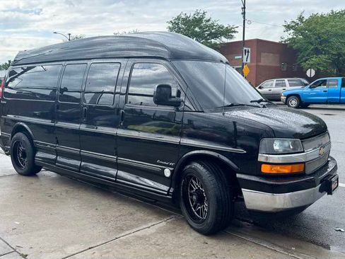 Used 2014 Chevrolet Express 2500 Extended RWD image 7