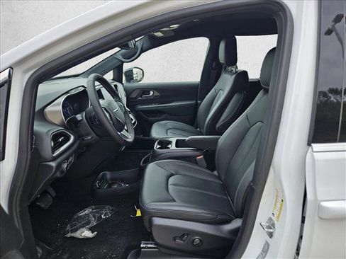 New 2025 Chrysler Voyager LX image 14