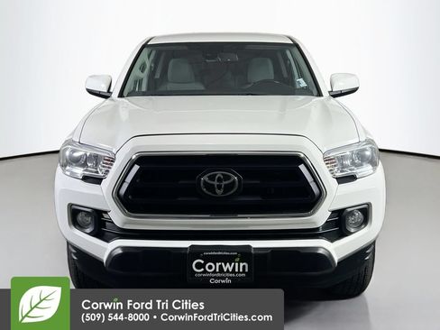Used 2022 Toyota Tacoma SR5 AWD/4WD image 4