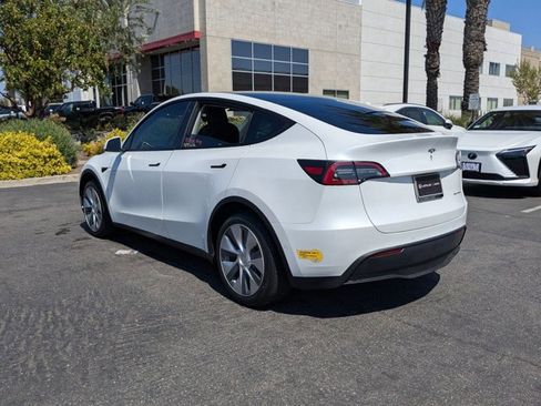 Used 2021 Tesla Model Y Long Range image 8