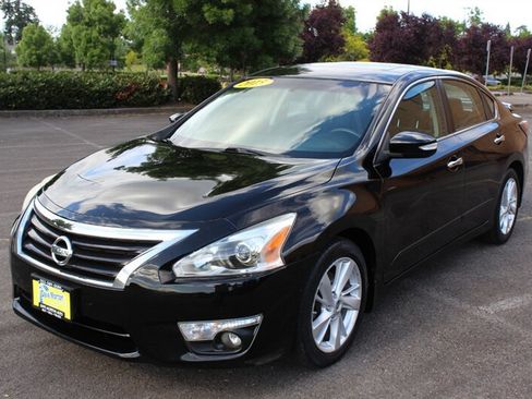 Used 2015 Nissan Altima 2.5 SV w/ Convenience Package FWD image 2