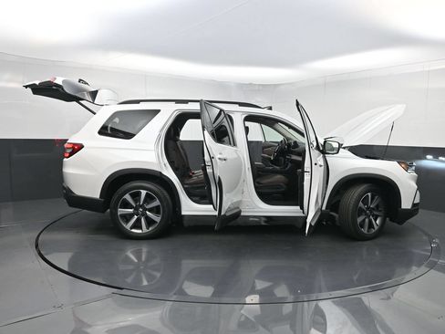 Used 2024 Honda Pilot Elite image 39