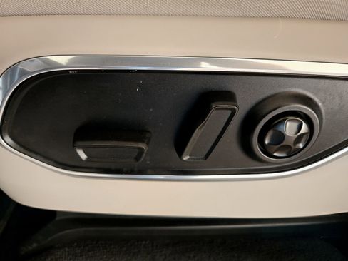 Used 2023 Jeep Wagoneer 2WD w/ Premium Group I image 23