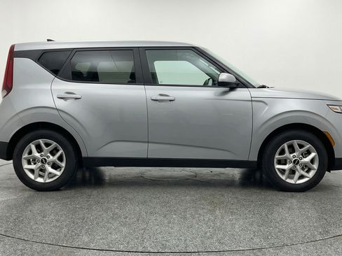 Used 2025 Kia Soul LX w/ LX Technology Package image 11