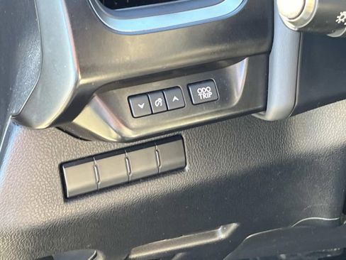 Used 2019 Lexus UX 200 image 23