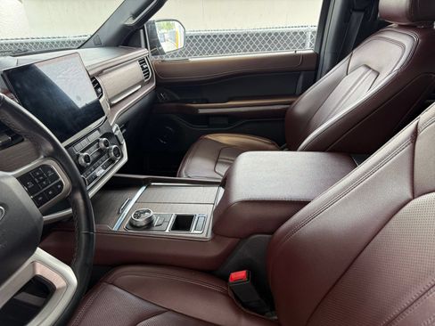 Used 2024 Ford Expedition Limited RWD image 46