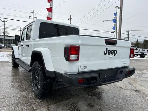New 2025 Jeep Gladiator Sport image 5