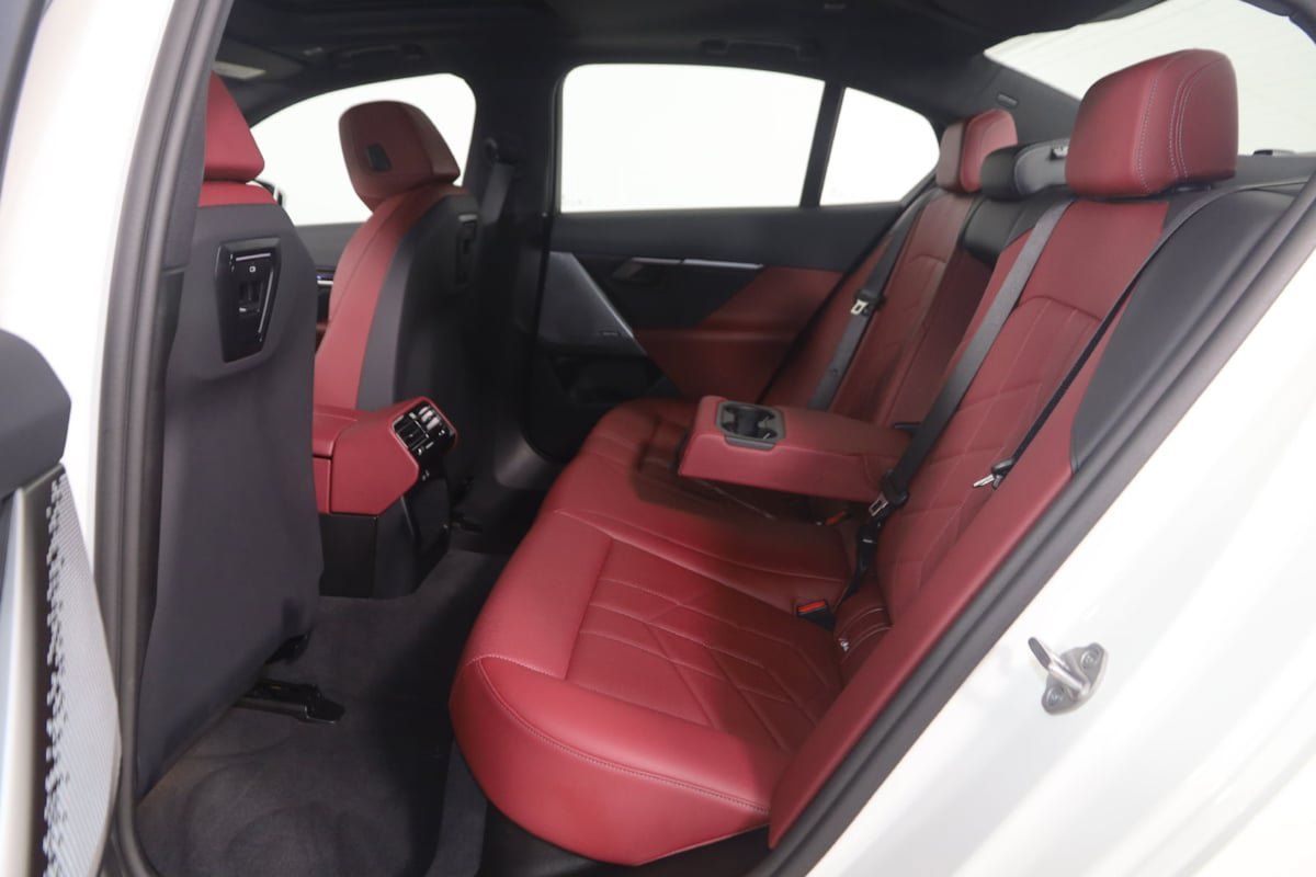 Used 2024 BMW i5 eDrive40i w/ Convenience Package RWD image 45