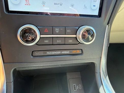 Used 2022 Ford Edge Titanium w/ Equipment Group 301A AWD/4WD image 36