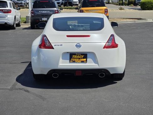 Used 2020 Nissan 370Z Coupe RWD image 5