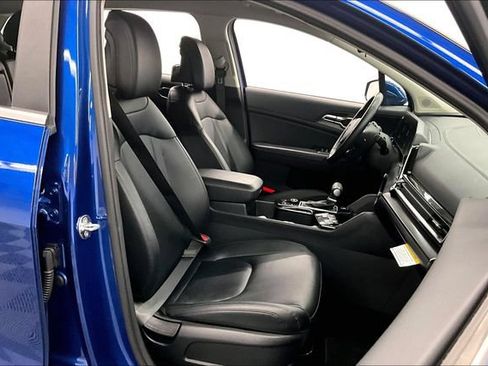 Used 2025 Kia Sportage EX FWD image 8