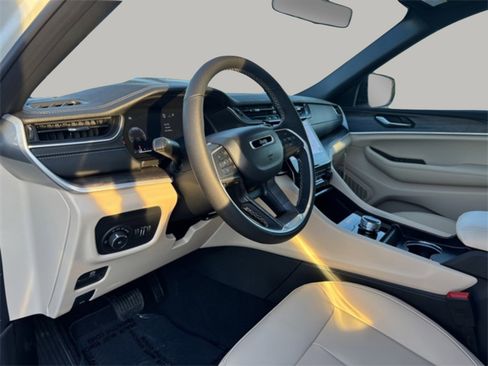 New 2025 Jeep Grand Cherokee L Limited image 9