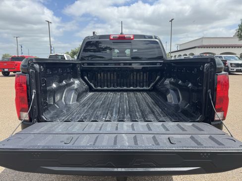 Used 2025 Chevrolet Colorado Trail Boss AWD/4WD image 29