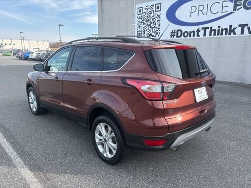 Used 2018 Ford Escape SE w/ Ford Safe & Smart Package image 4