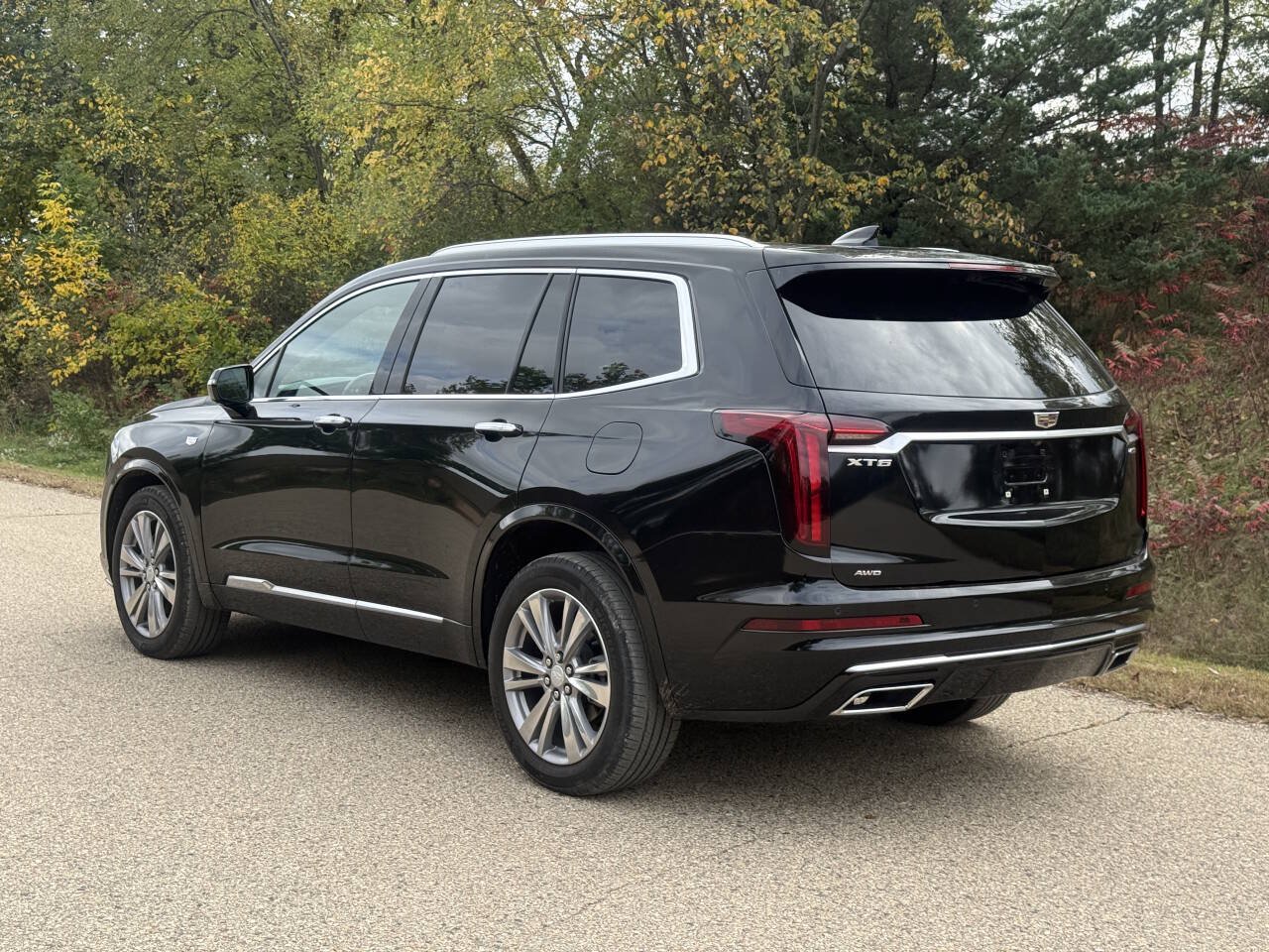 Used 2024 Cadillac XT6 Premium Luxury w/ Technology Package AWD/4WD image 7
